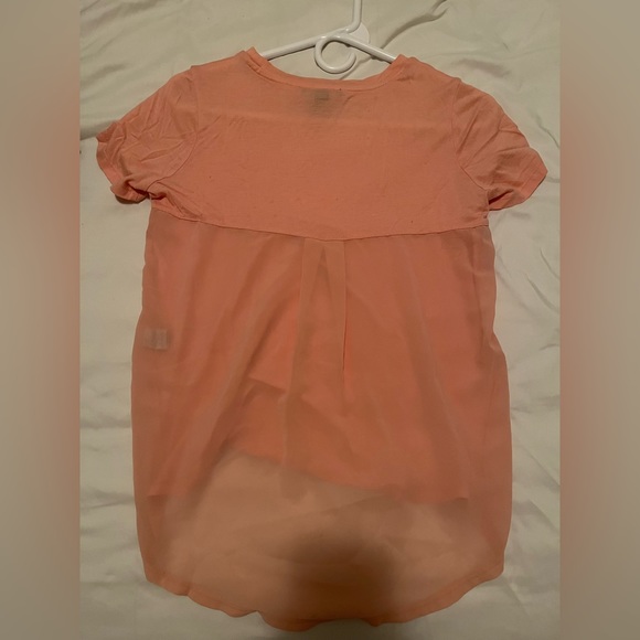 ! 2 for 20 ! Forever 21 Salmon Colored T-Shirt with Slightly See Through Back - Picture 5 of 6